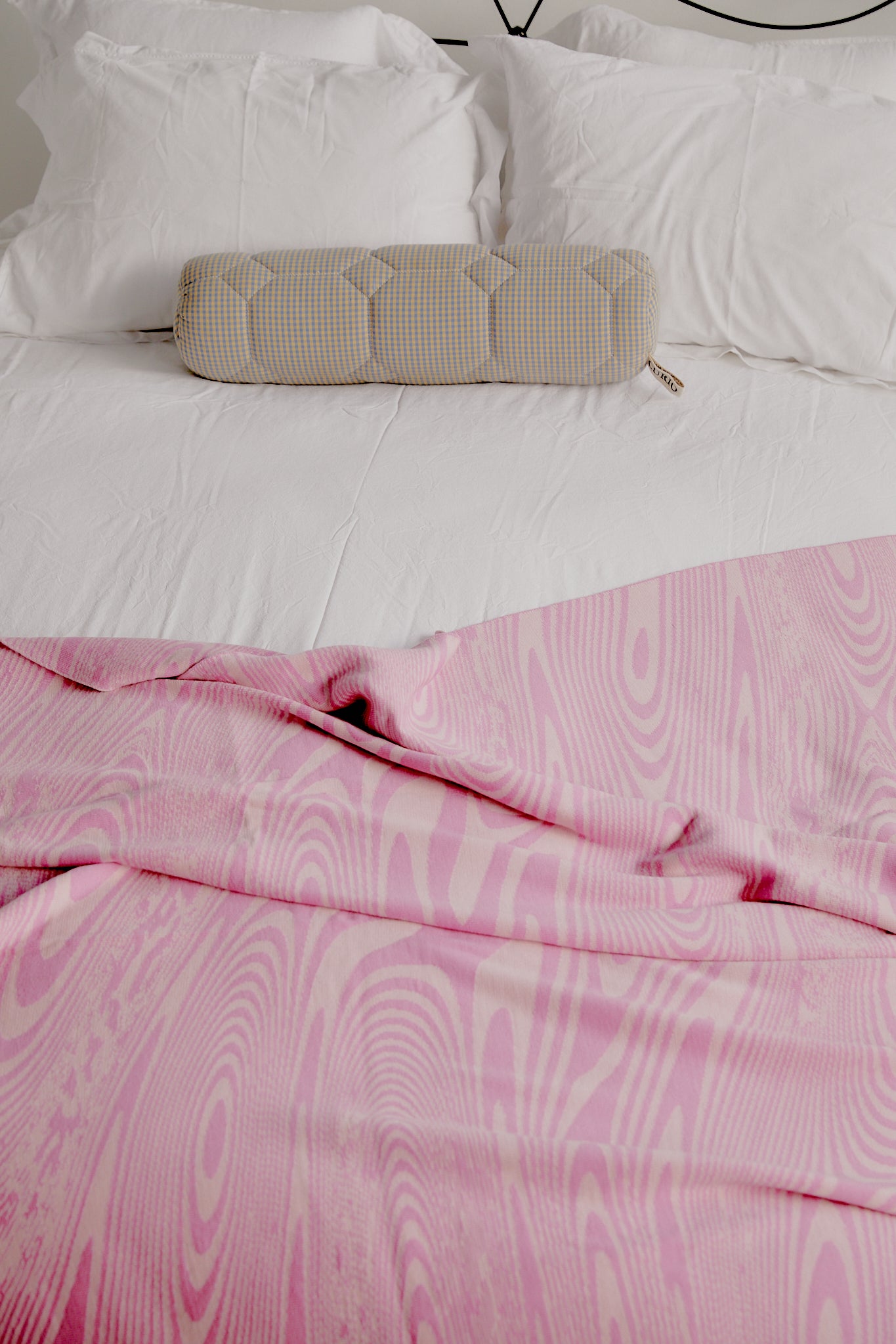 The Swirly blanket is a magical pattern pattern blends and turns it creates a sense of an optical illusion, playing tricks on your brain about perception. Bright orange x ice blue. Made from the finest Australian Merino wool. 